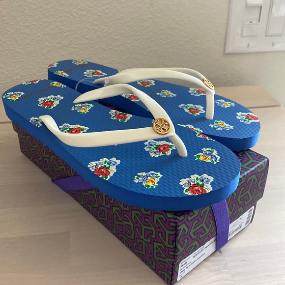 Tory Burch Shoes - 🩴 Tory Burch size 8 floral flip flops 🩴